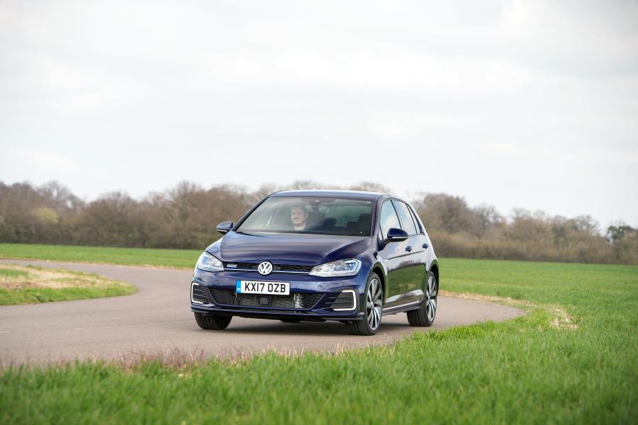  Volkswagen Golf GTE 2017 года  (UK) (фото 4 из 27)